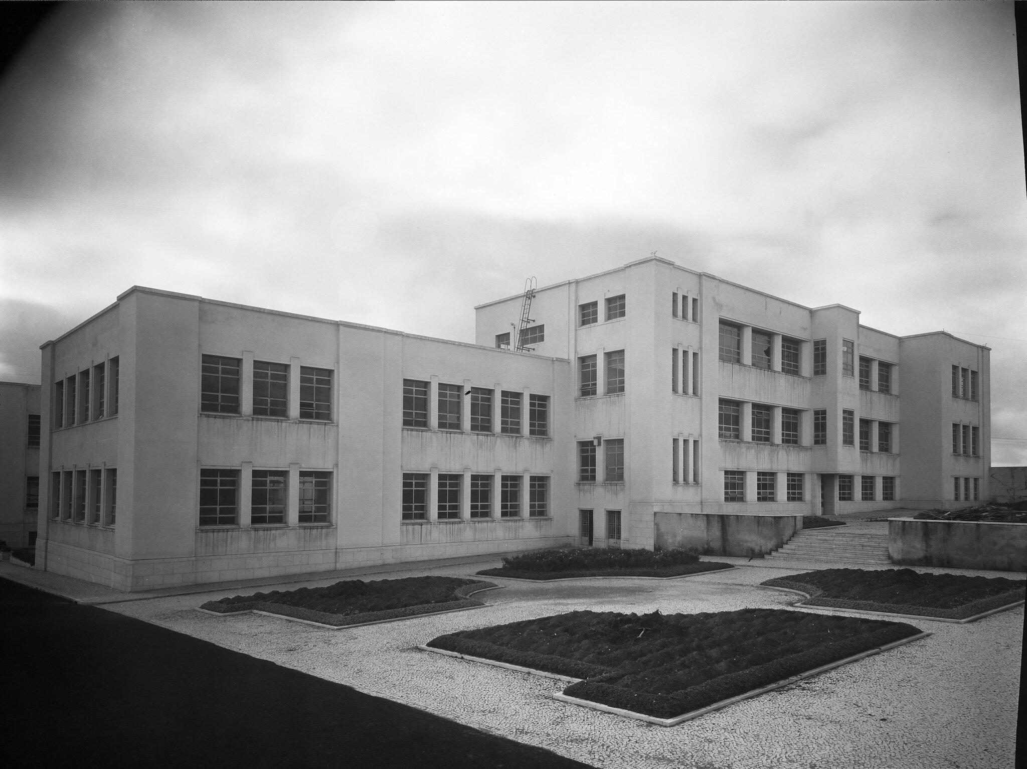 Pavilhão do Instituto Superior Técnico que serviu de ponto de vista à fotografia anterior