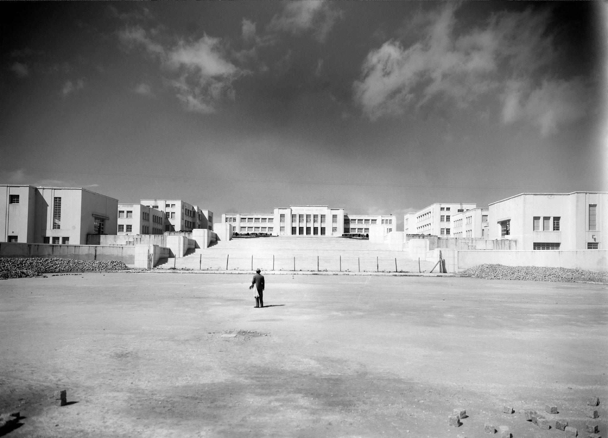 Fachada do Instituto Superior Técnico ainda em construção
