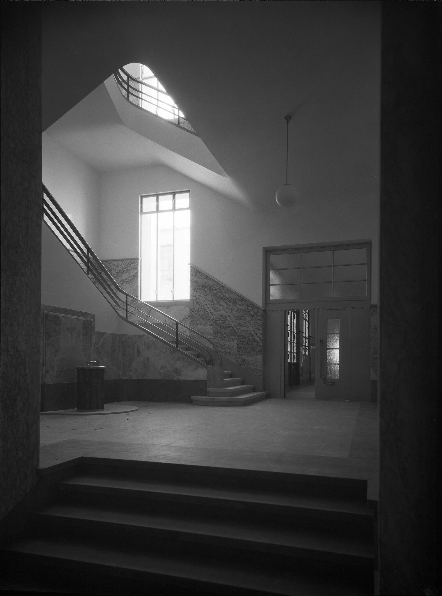 Escadas no edifício central do Instituto Superior Técnico