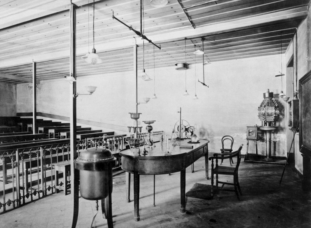 Sala de aula de Física do Instituto Industrial e Comercial de Lisboa