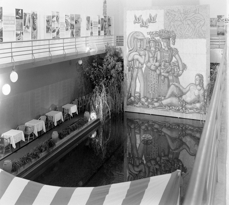 Espaço de exposição na piscina da AEIST durante a Exposição Suíça